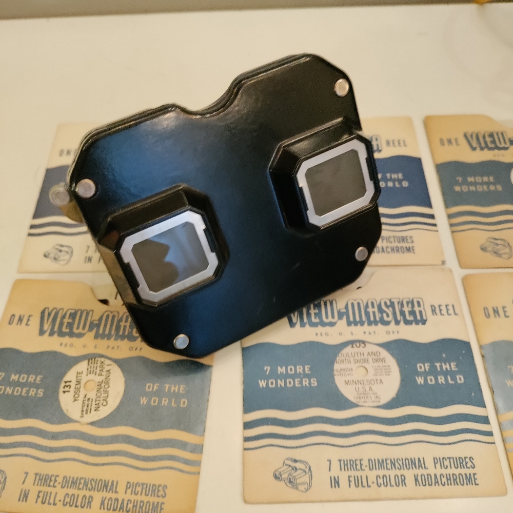 Vintage View Master With 9 Reels - Picture 2 of 3